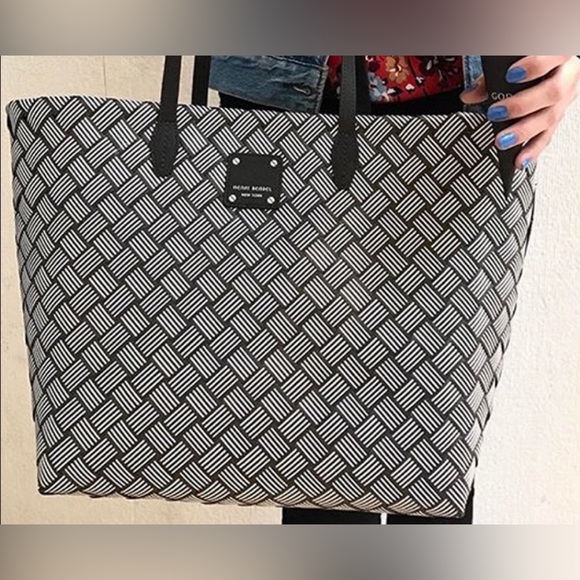 Henri Bendel limited edition market tote - Picture 3 of 7